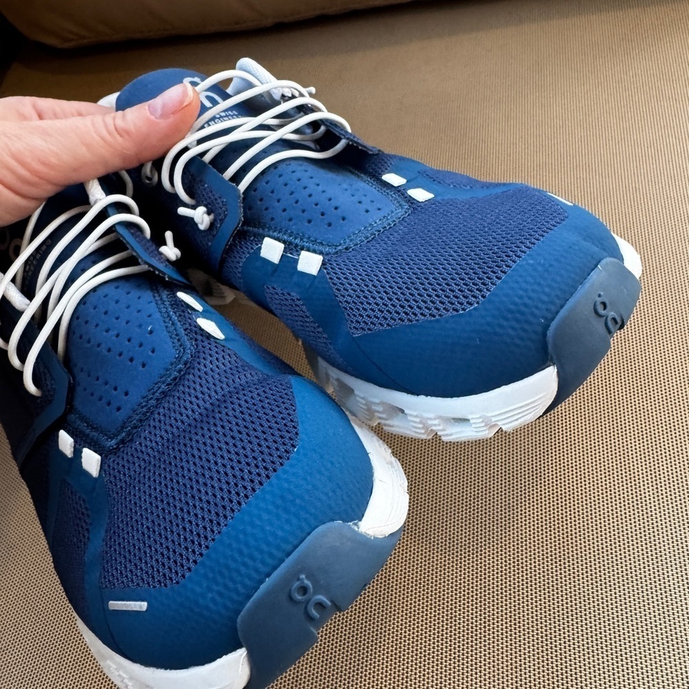 On Cloud Navy White Running Shoes Women’s US W10 EU 42 Swiss Engineering - Picture 4 of 14